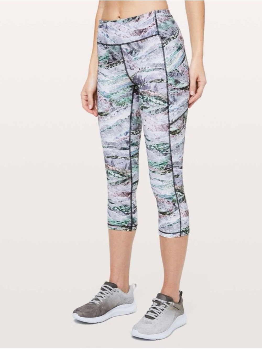 Ladies Lululemon Speed Up Crops - 21"